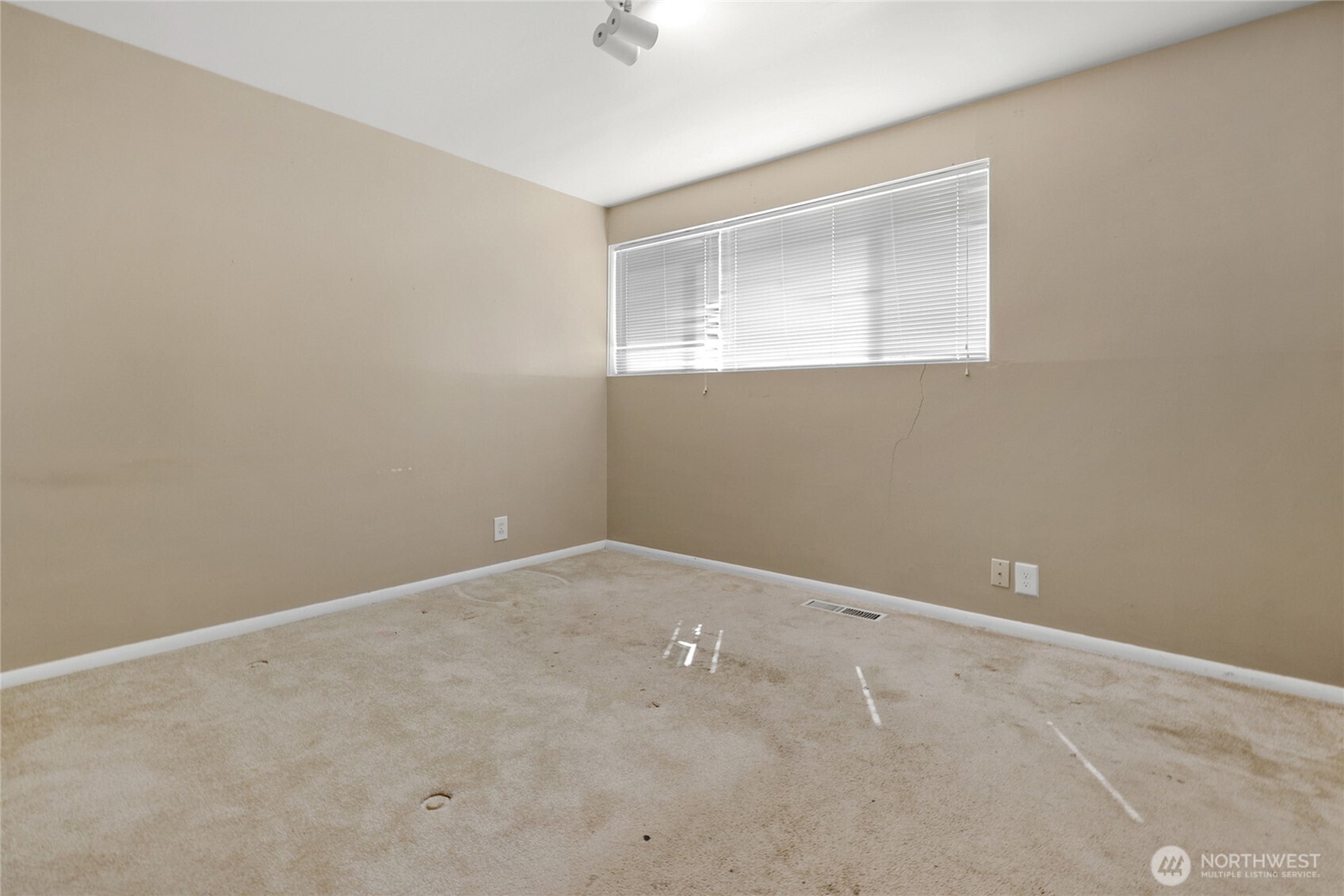 223 W Kinnear Place
