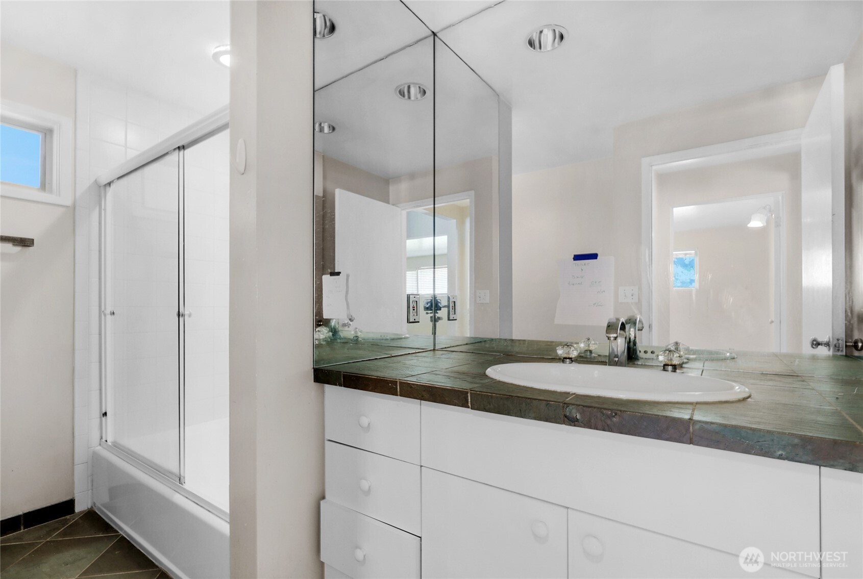 223 W Kinnear Place