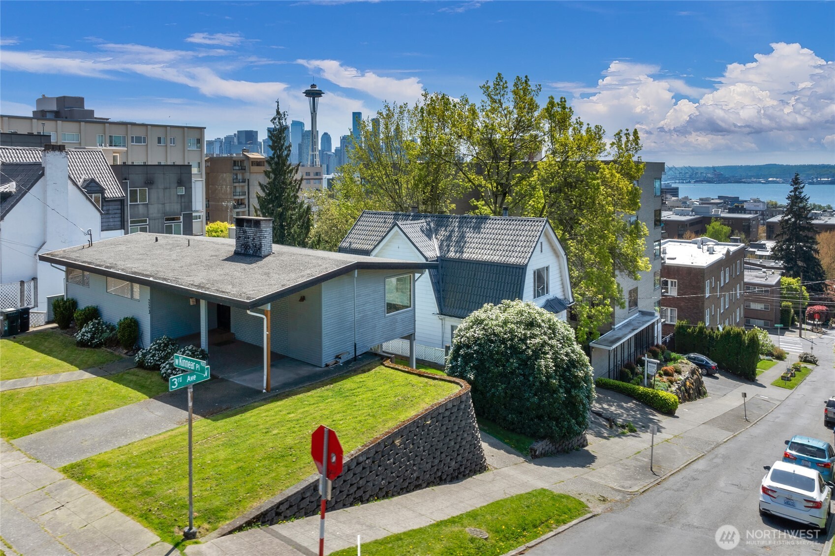 223 W Kinnear Place
