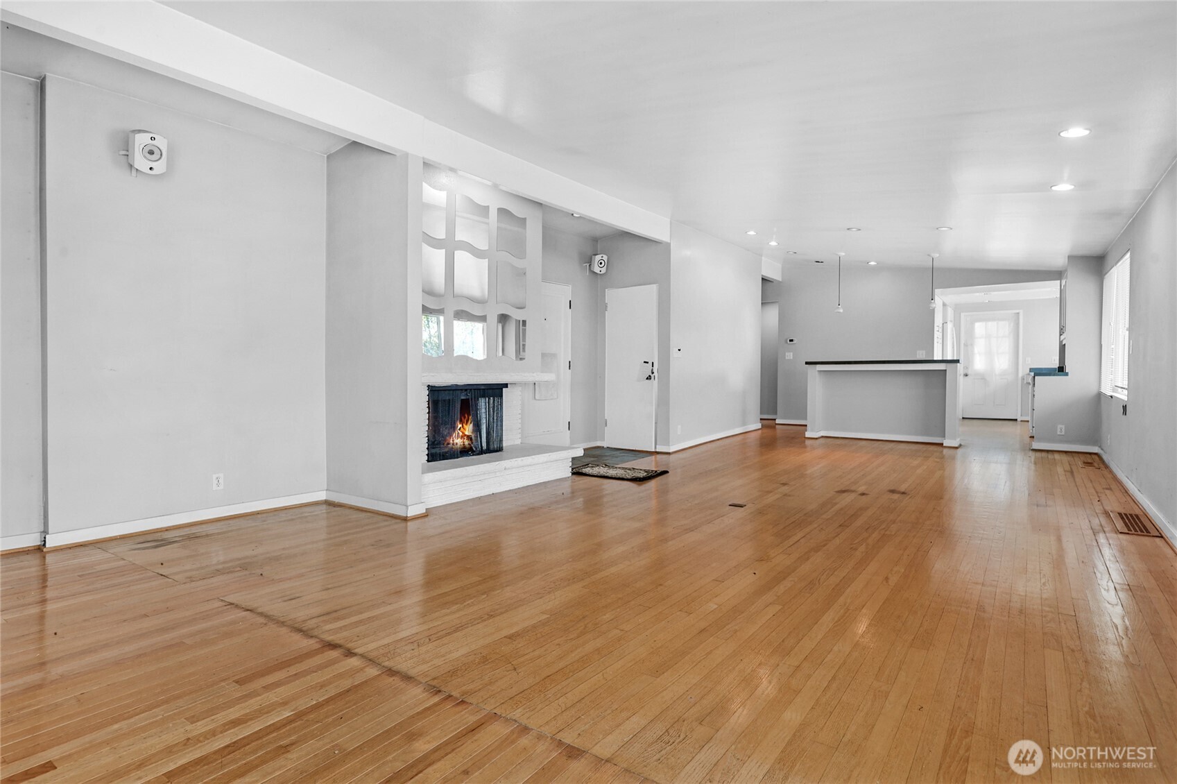 223 W Kinnear Place