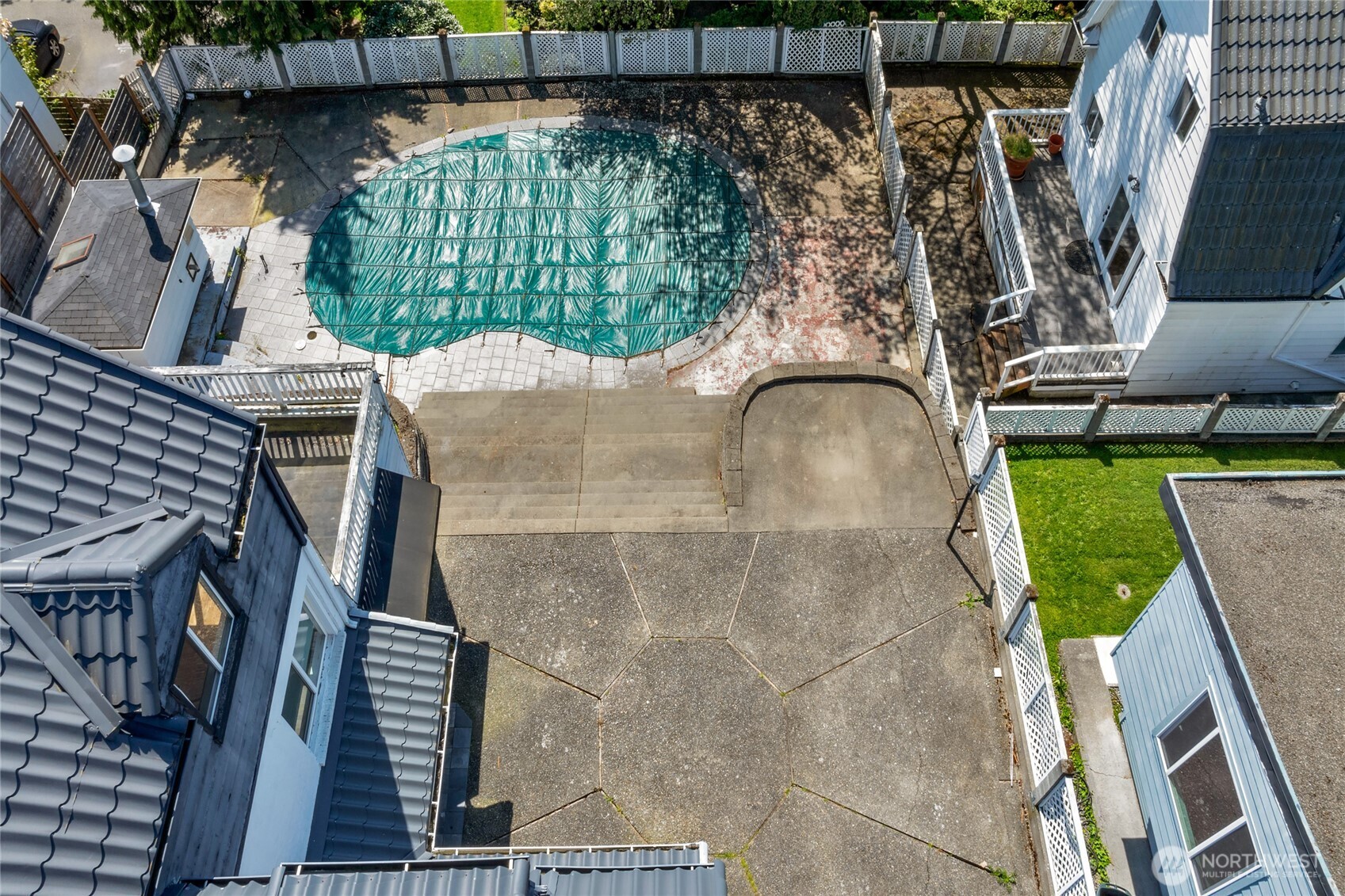 215 W Kinnear Place