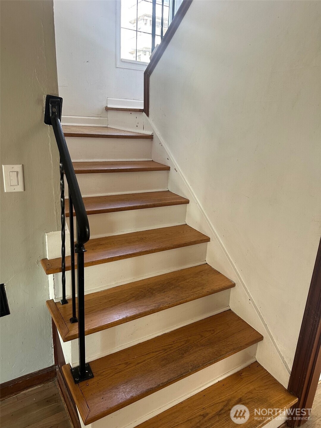 215 W Kinnear Place