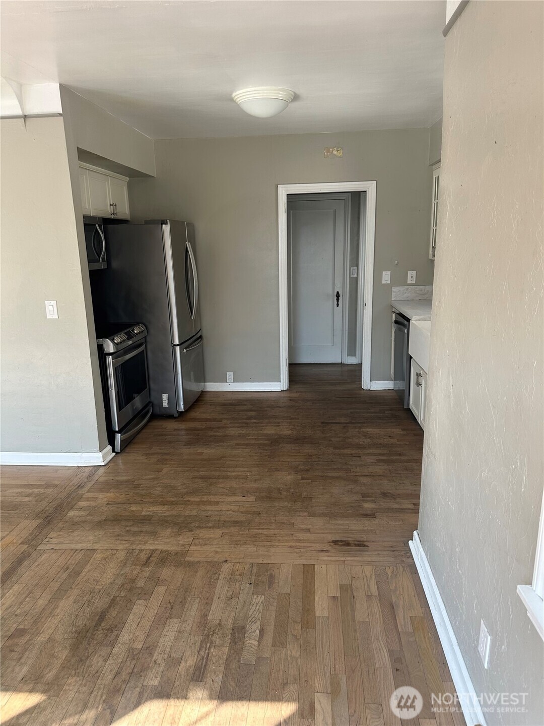 215 W Kinnear Place