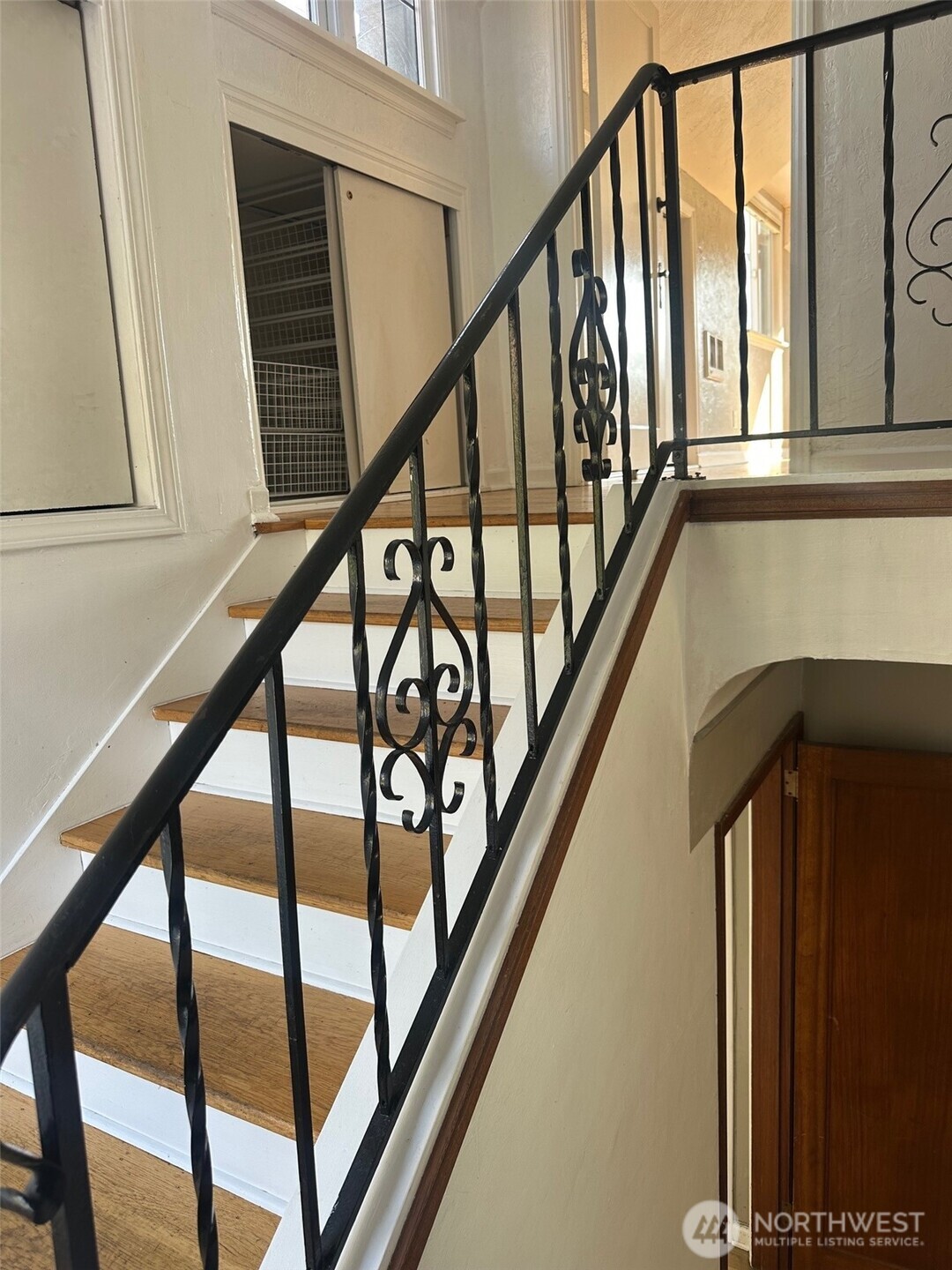 215 W Kinnear Place