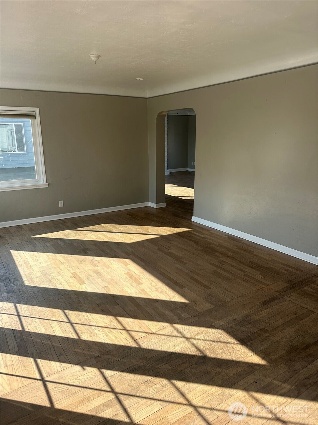 215 W Kinnear Place