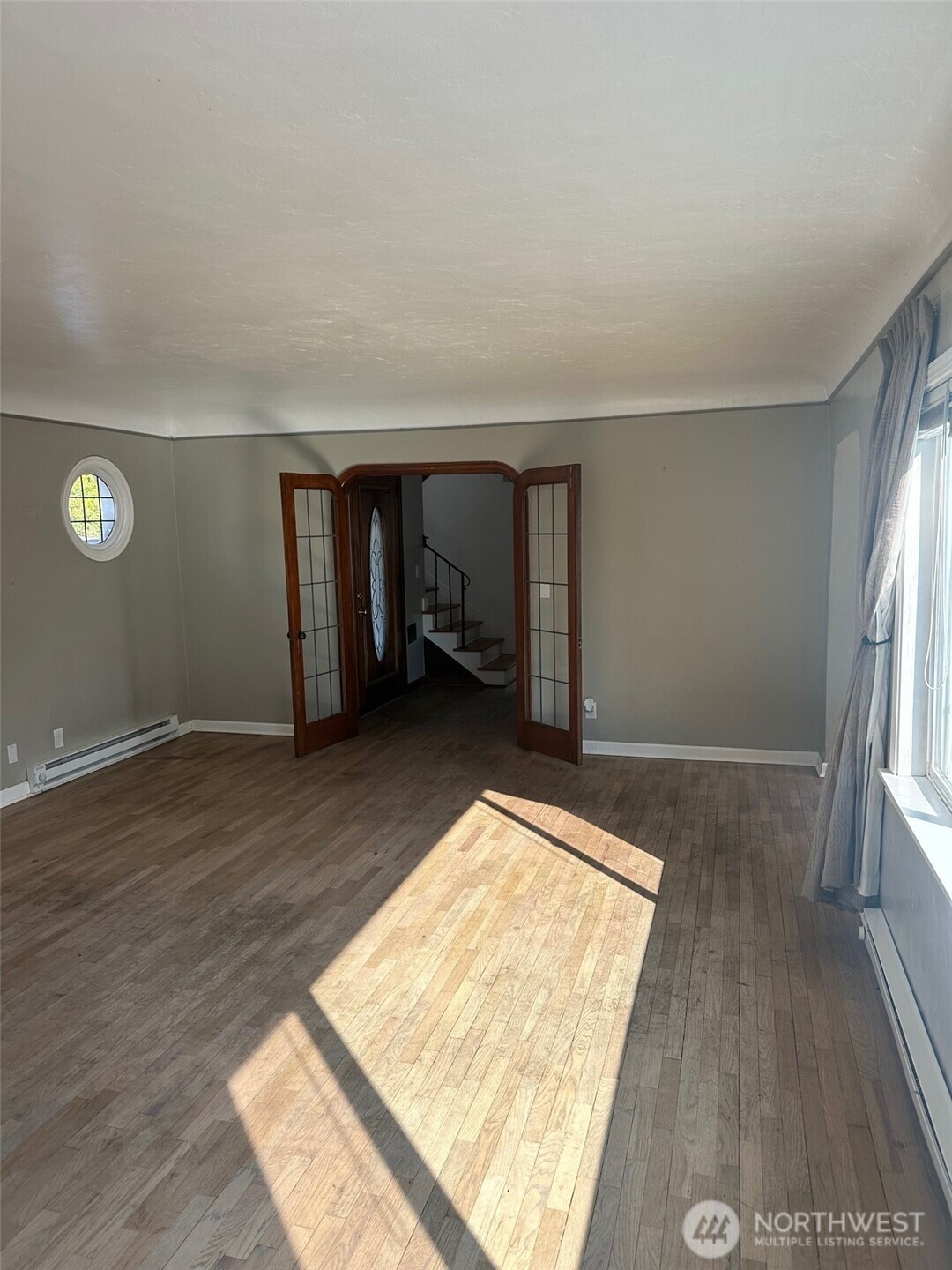 215 W Kinnear Place