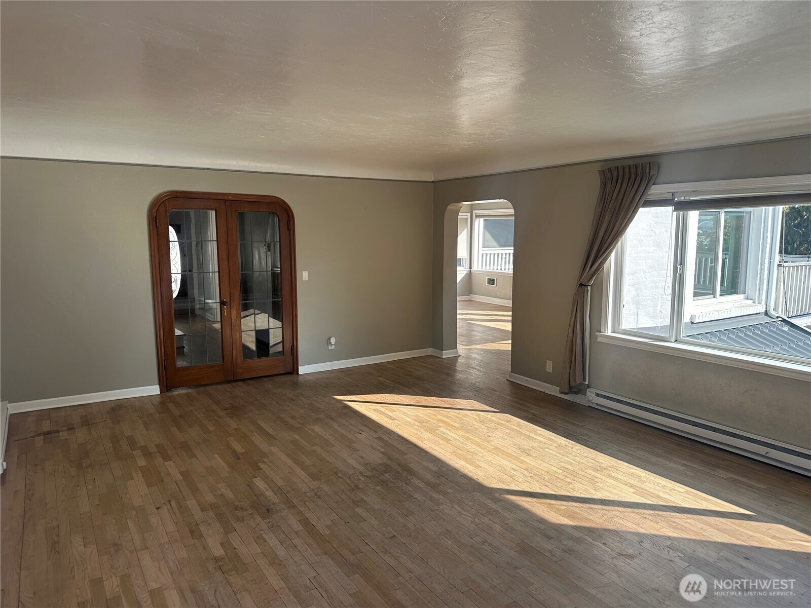 215 W Kinnear Place