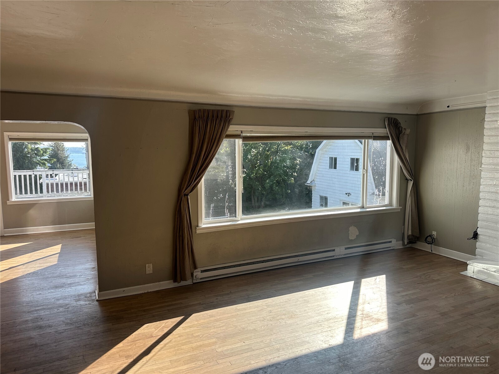 215 W Kinnear Place