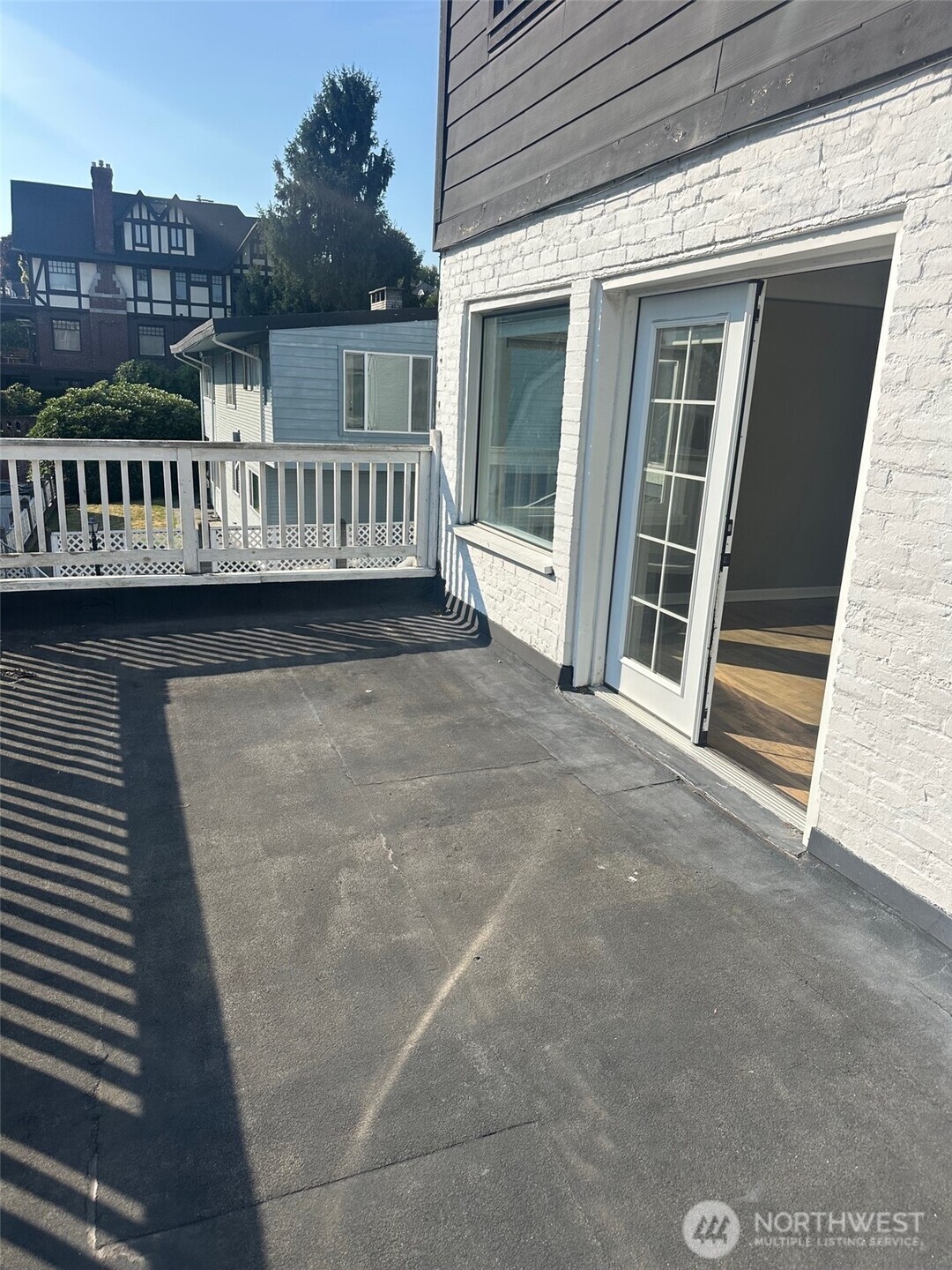 215 W Kinnear Place