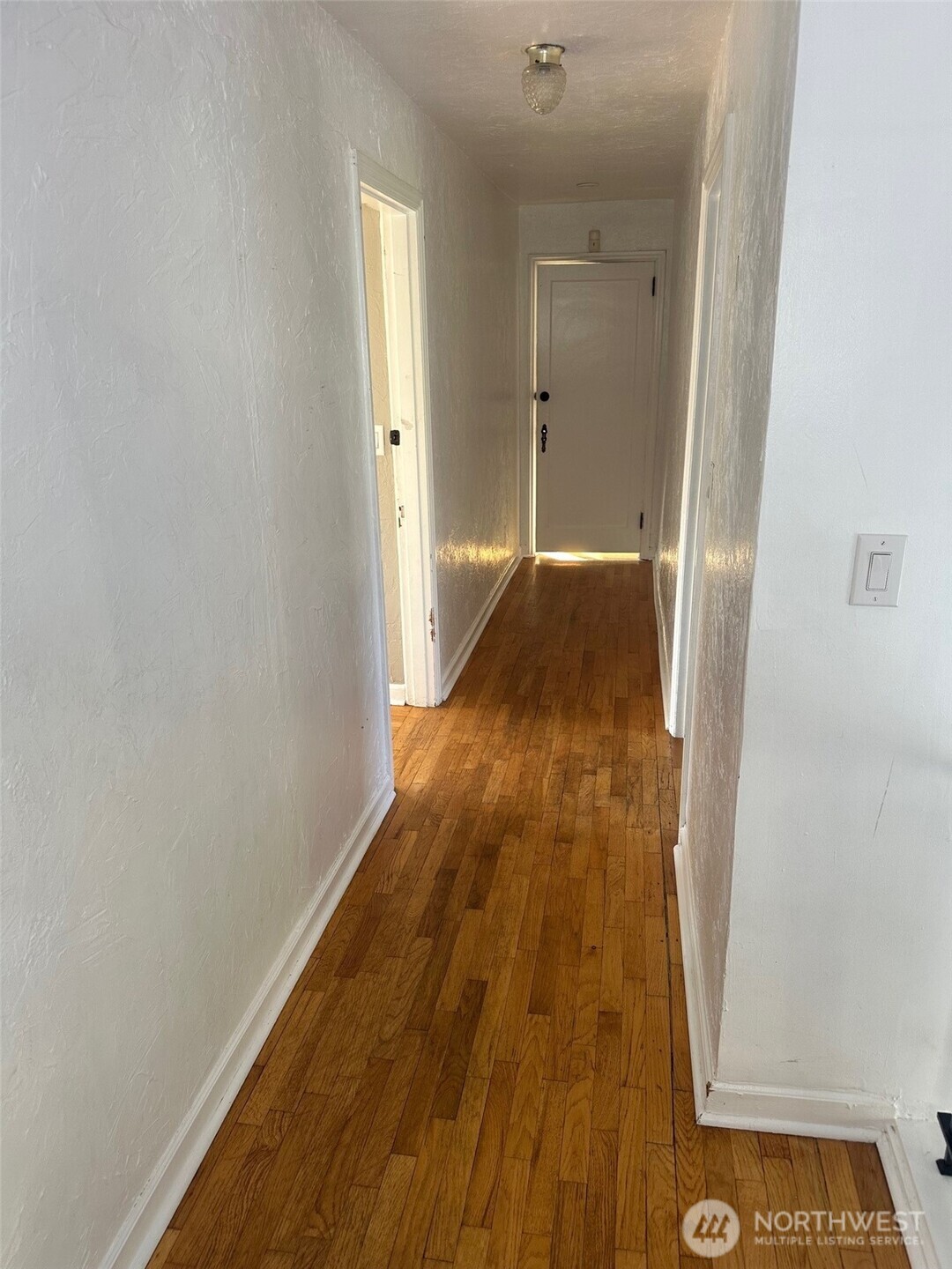 215 W Kinnear Place