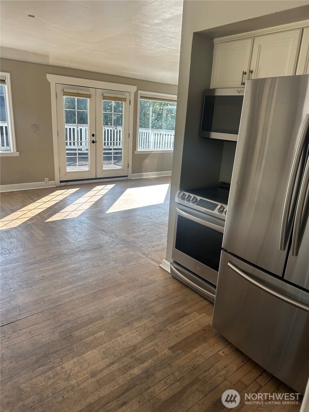 215 W Kinnear Place