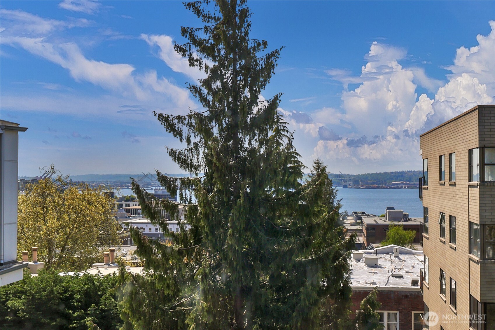 215 W Kinnear Place