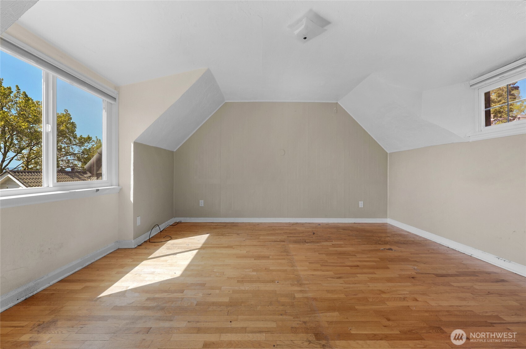 215 W Kinnear Place