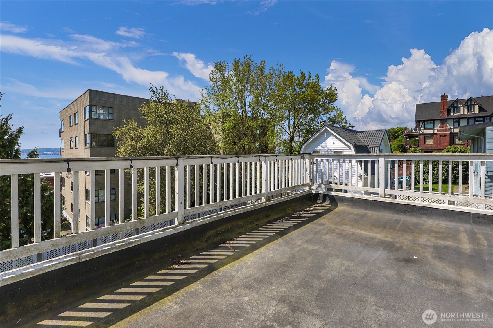 215 W Kinnear Place