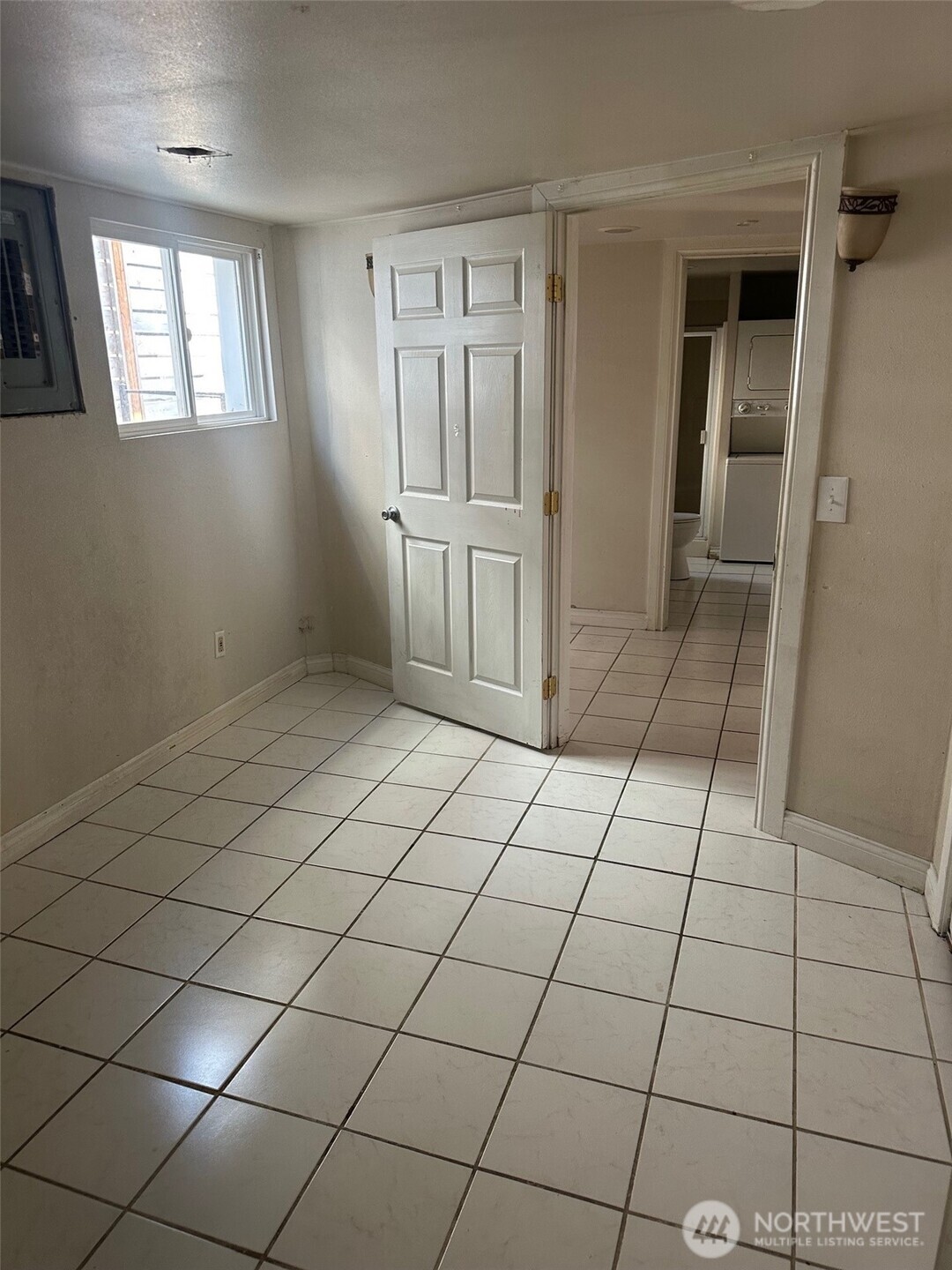 215 W Kinnear Place