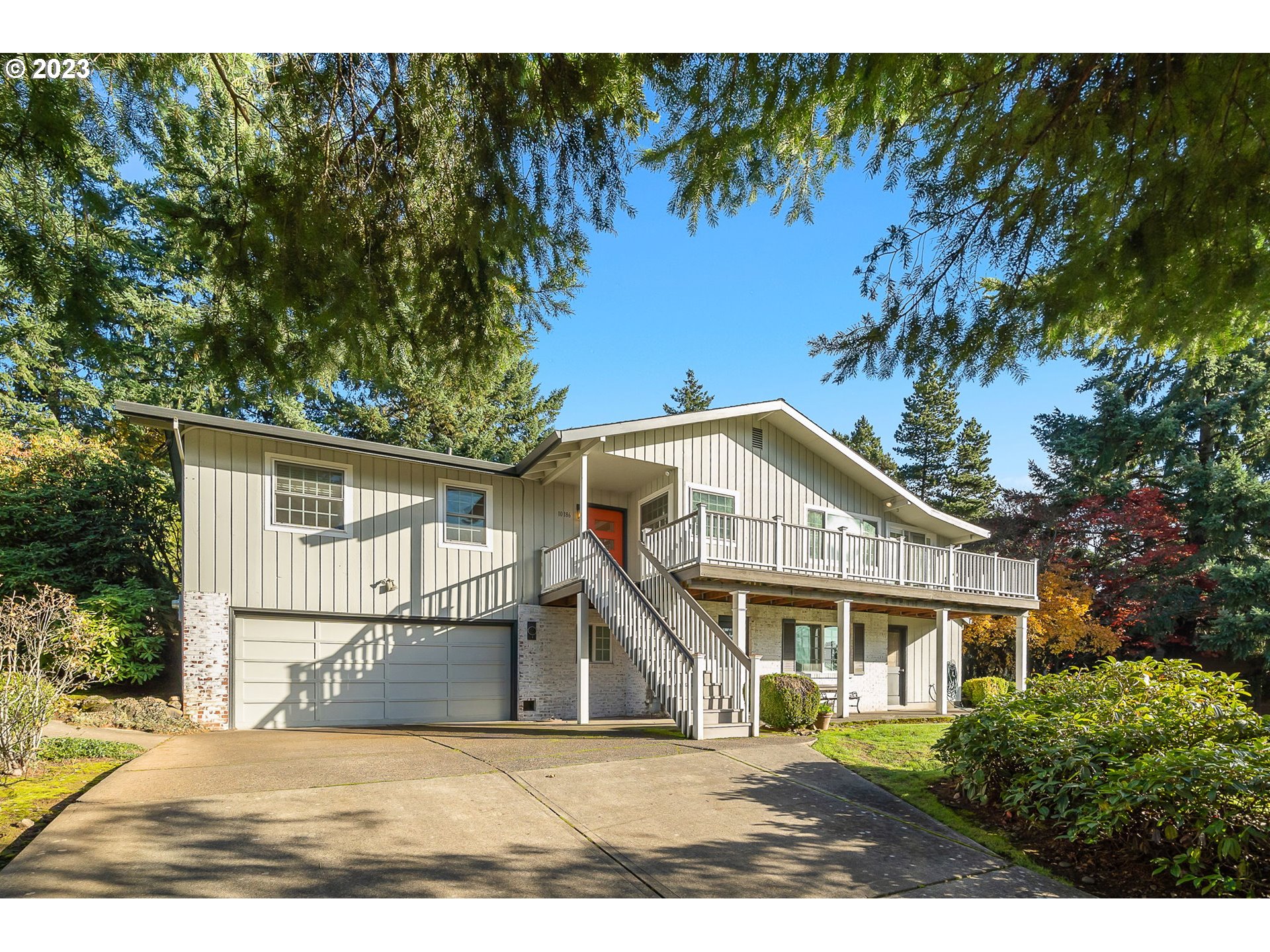 10186 SE CHAMPAGNE LN