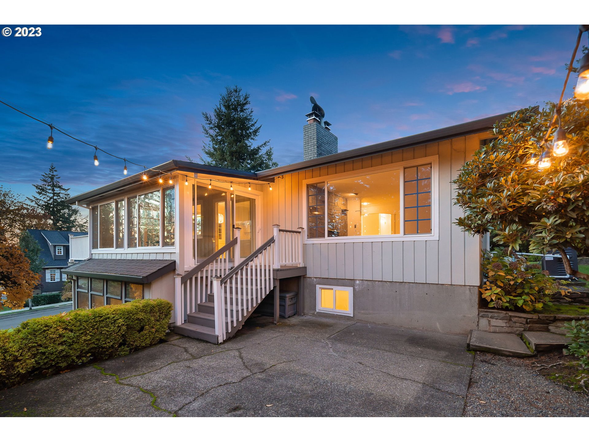 10186 SE CHAMPAGNE LN