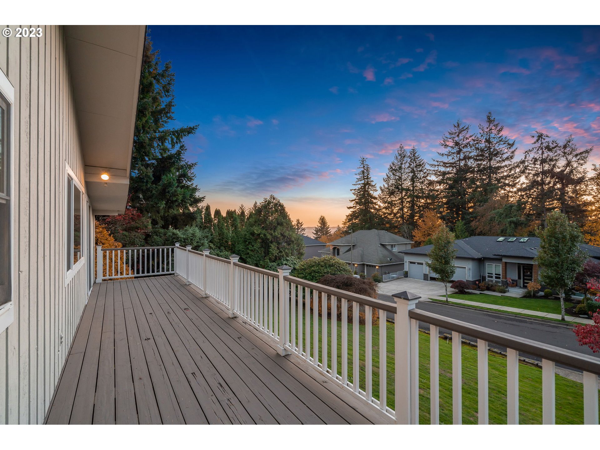 10186 SE CHAMPAGNE LN