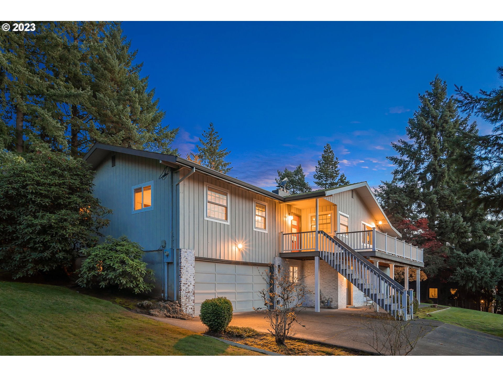 10186 SE CHAMPAGNE LN