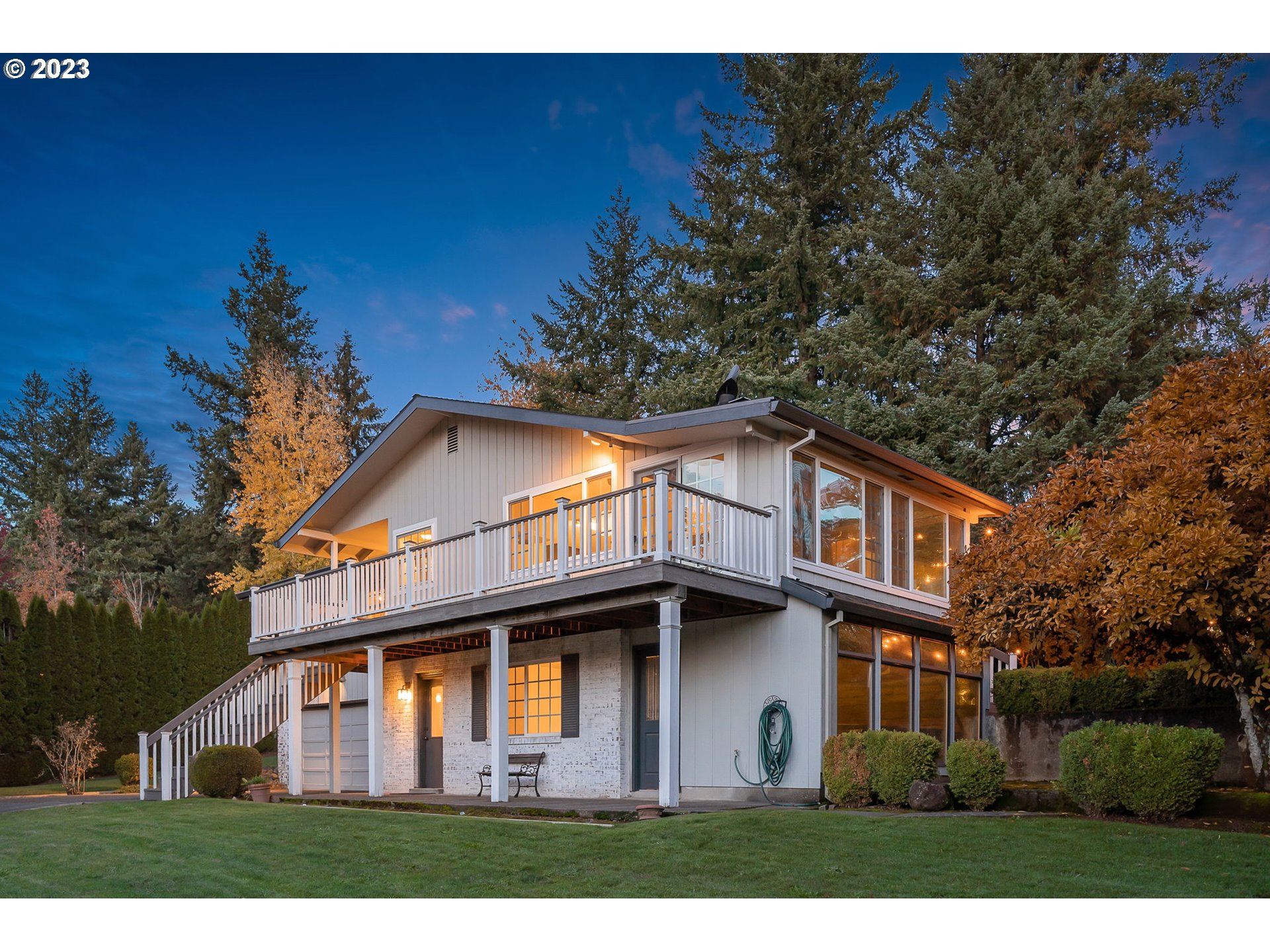 10186 SE CHAMPAGNE LN