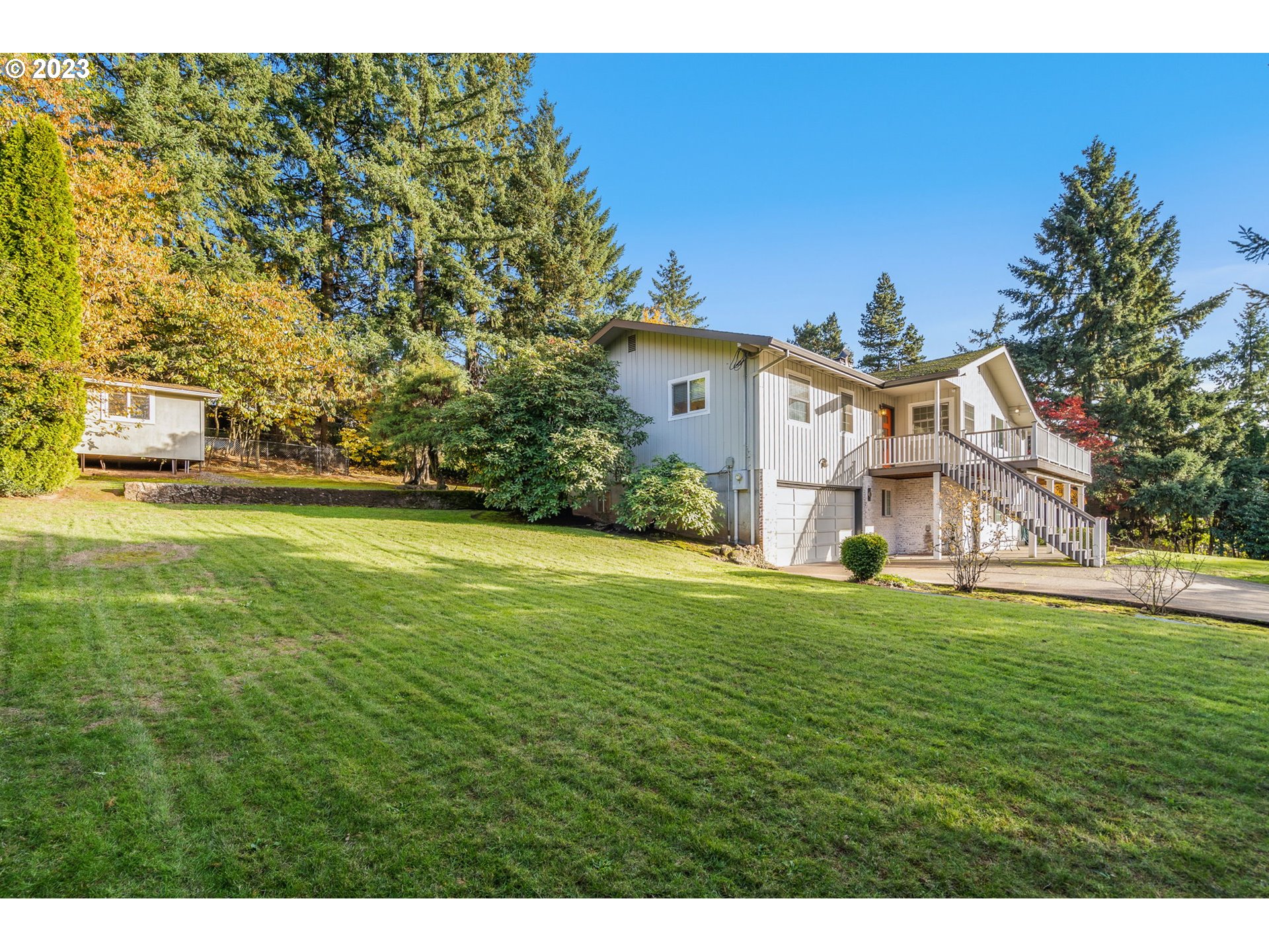 10186 SE CHAMPAGNE LN