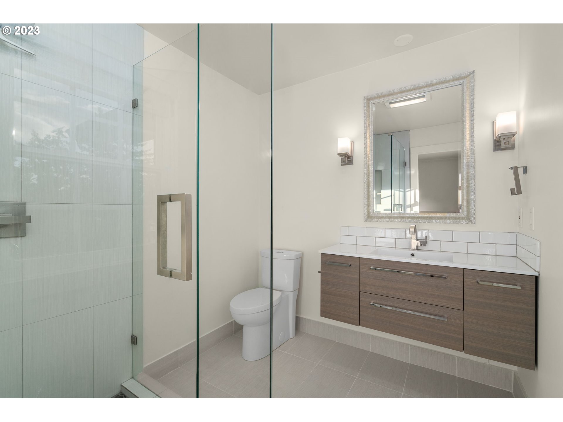 10186 SE CHAMPAGNE LN