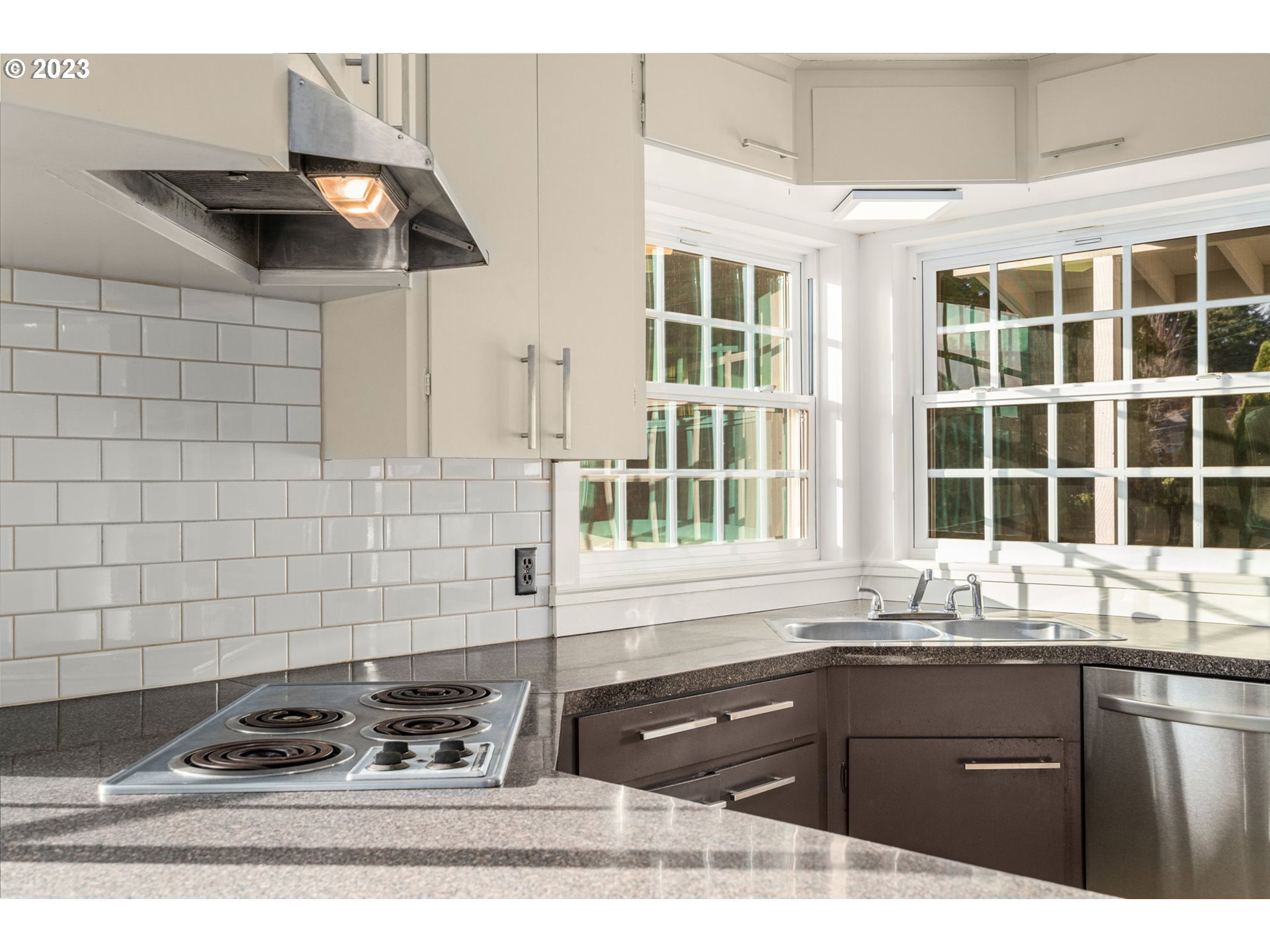 10186 SE CHAMPAGNE LN