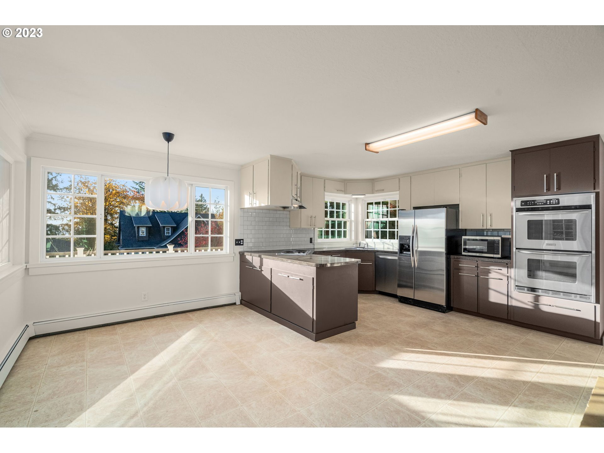 10186 SE CHAMPAGNE LN