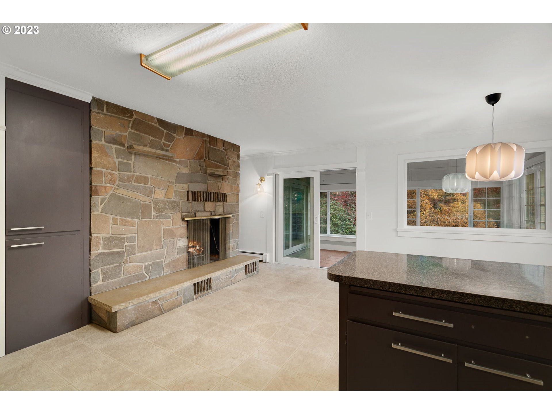 10186 SE CHAMPAGNE LN