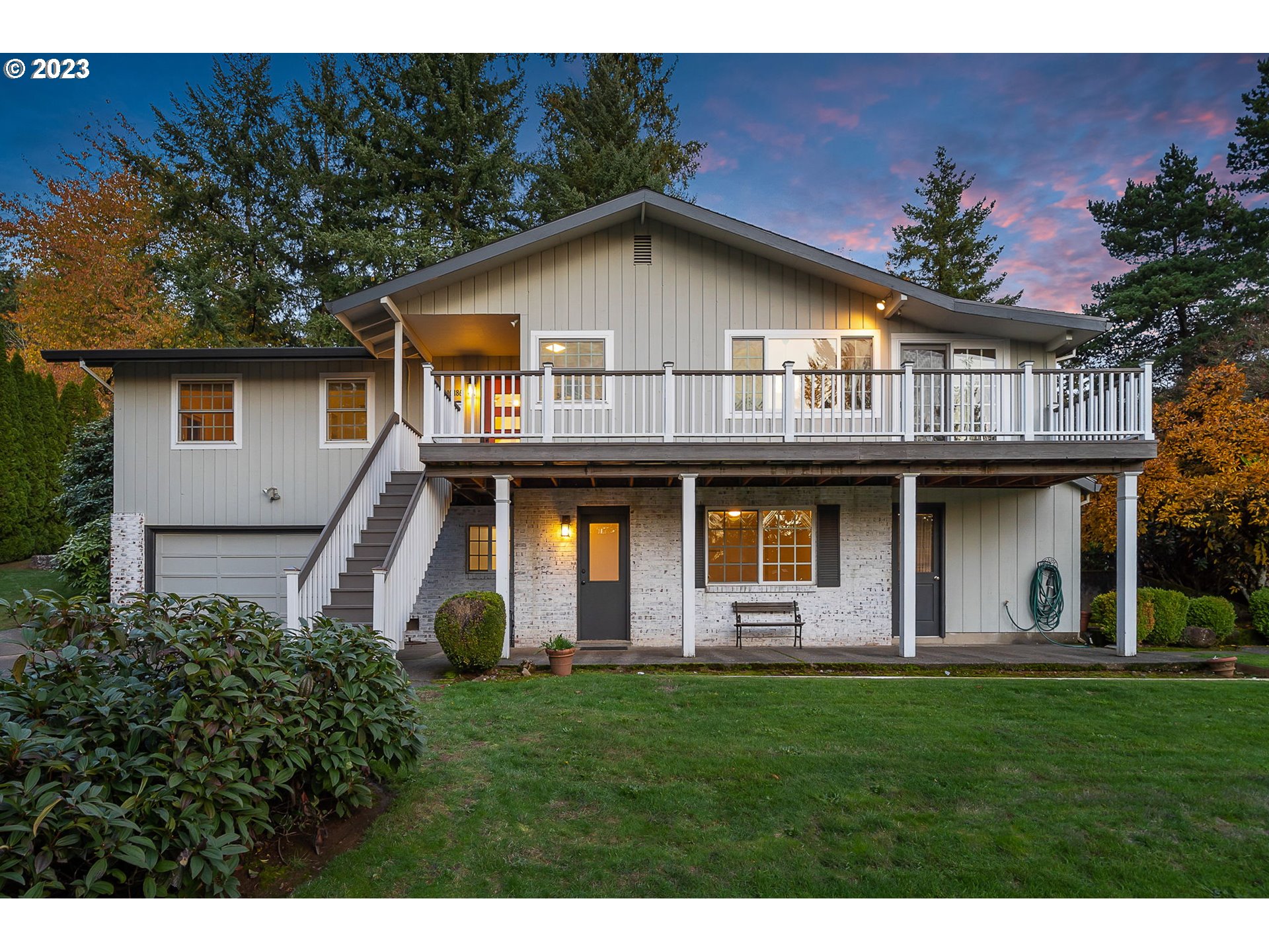 10186 SE CHAMPAGNE LN