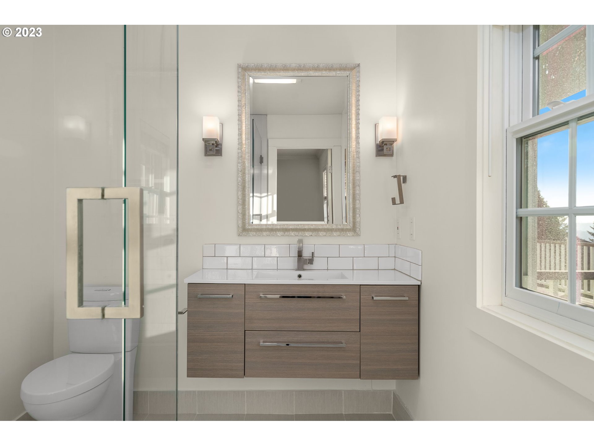 10186 SE CHAMPAGNE LN