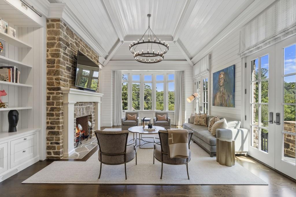 4975 Peachtree Dunwoody Road