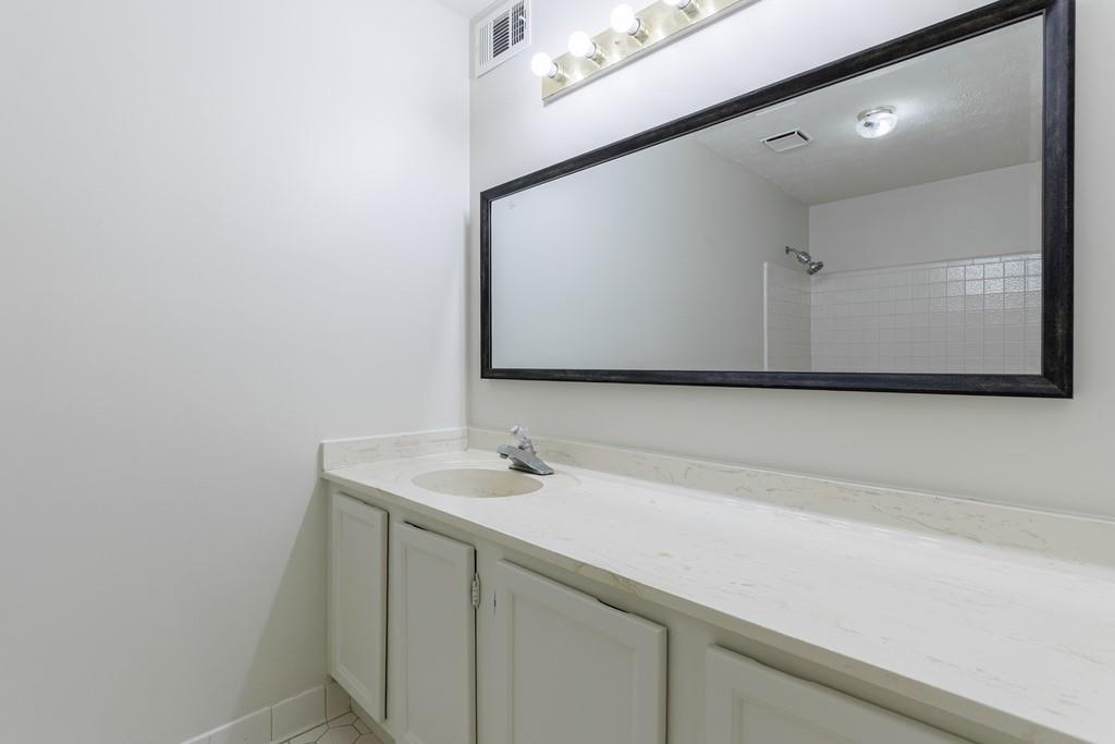 1414 Oakridge Circle