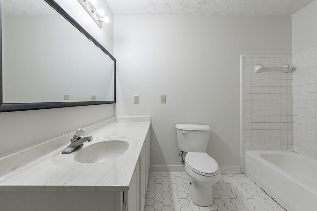 1414 Oakridge Circle