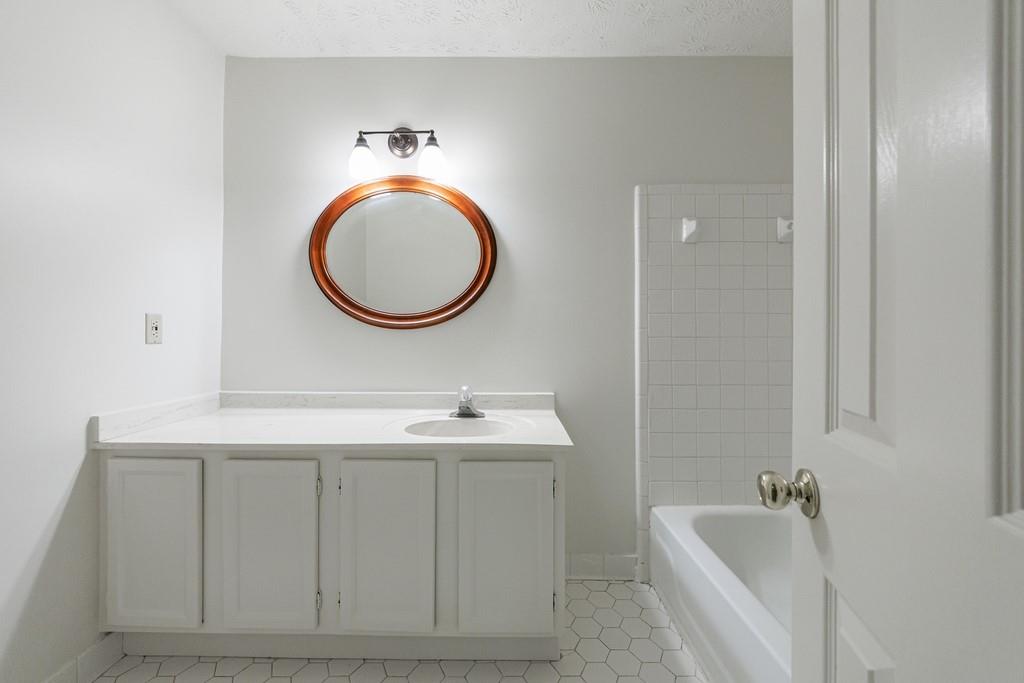 1414 Oakridge Circle