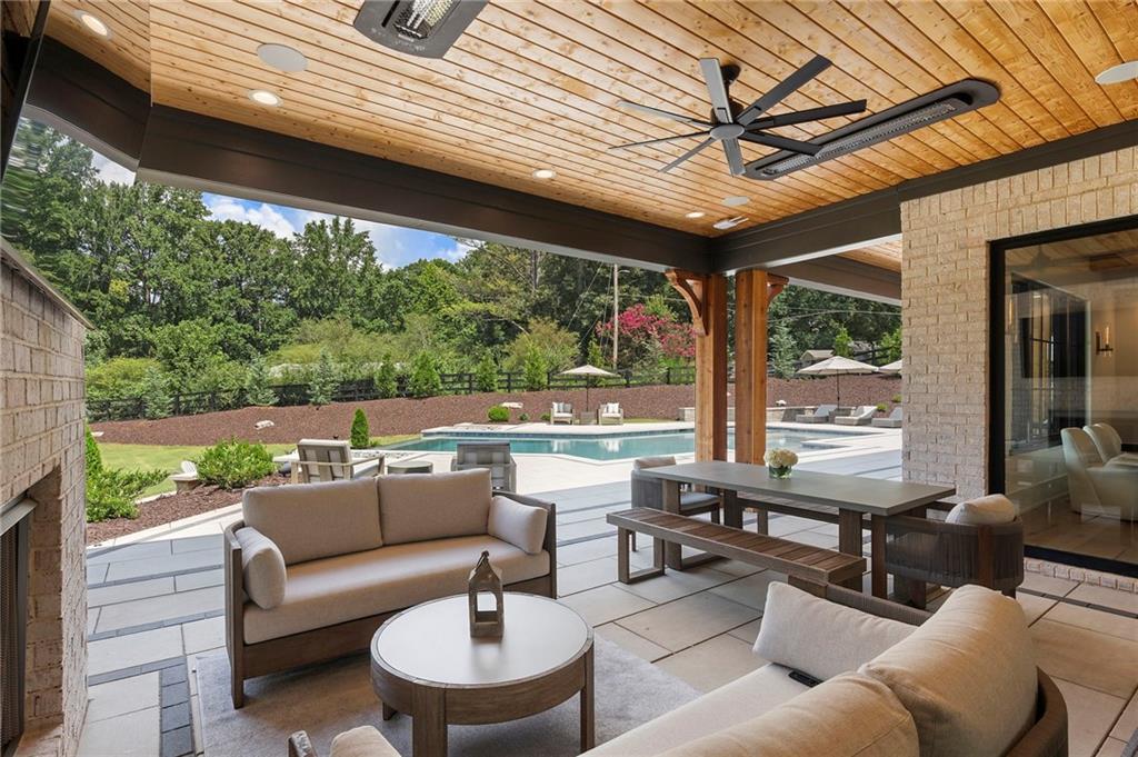 1022 Lyndon Lane