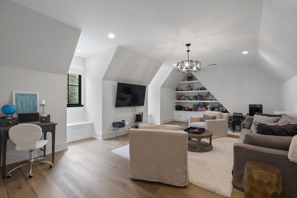 1022 Lyndon Lane