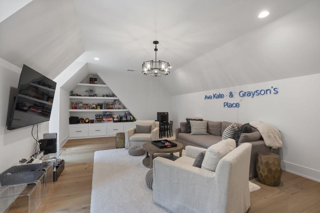 1022 Lyndon Lane