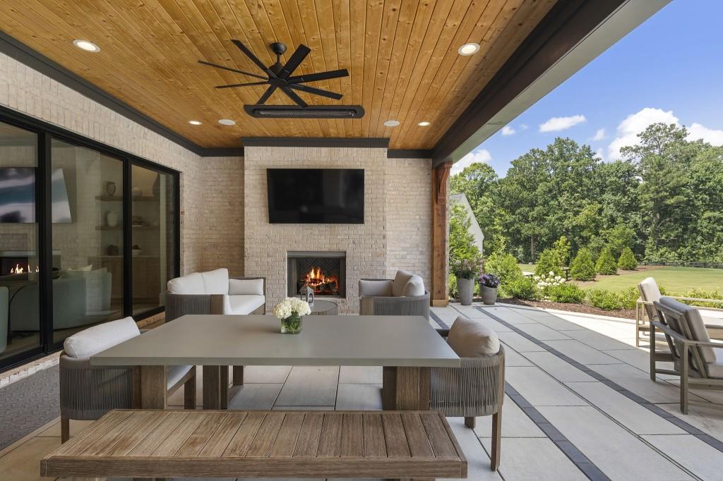 1022 Lyndon Lane