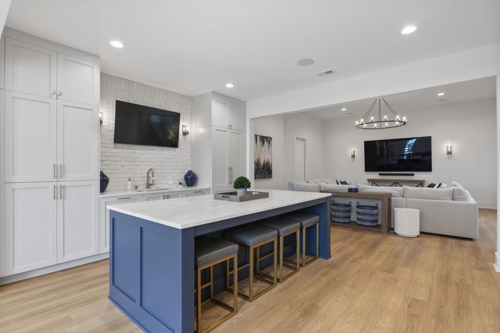 1022 Lyndon Lane