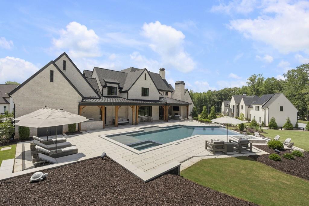 1022 Lyndon Lane