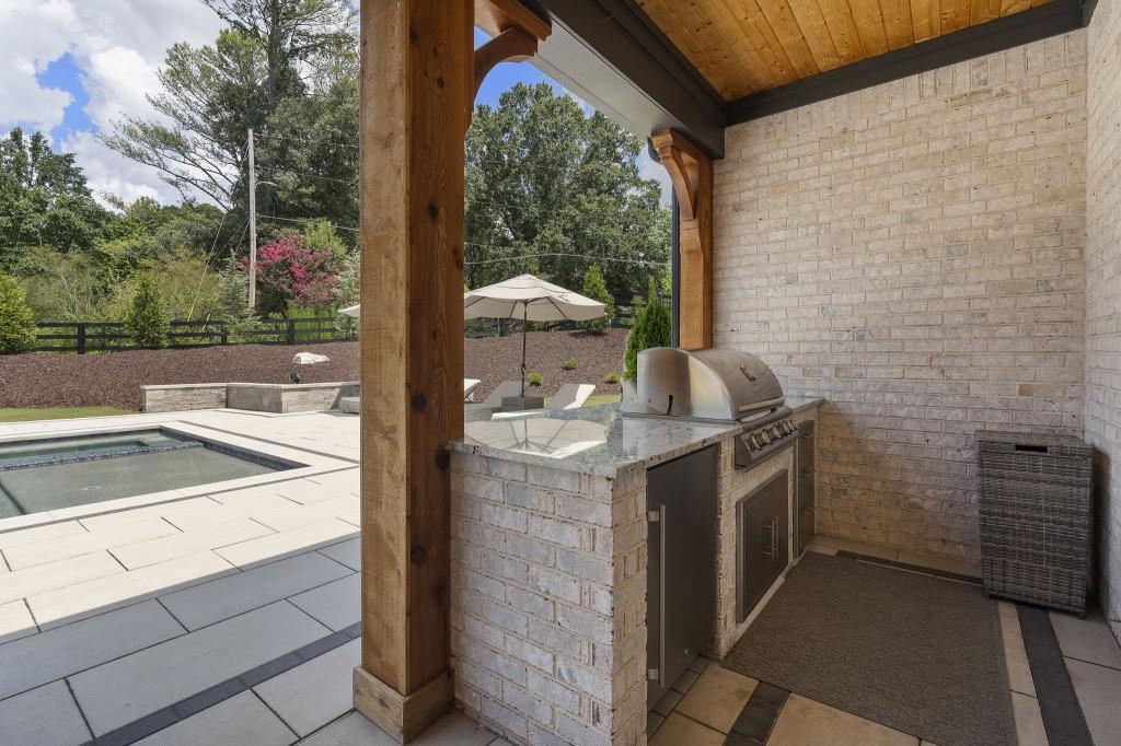 1022 Lyndon Lane