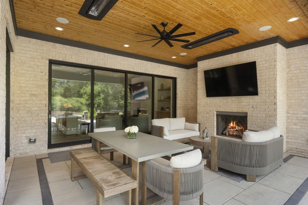 1022 Lyndon Lane