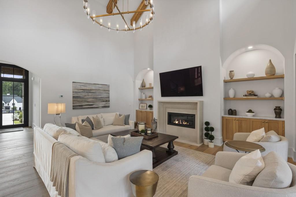 1022 Lyndon Lane