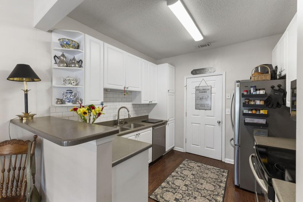 5111 Woodland Lane