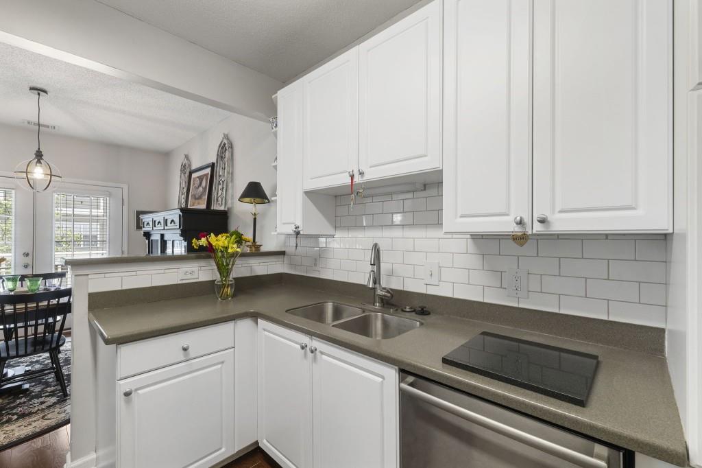 5111 Woodland Lane
