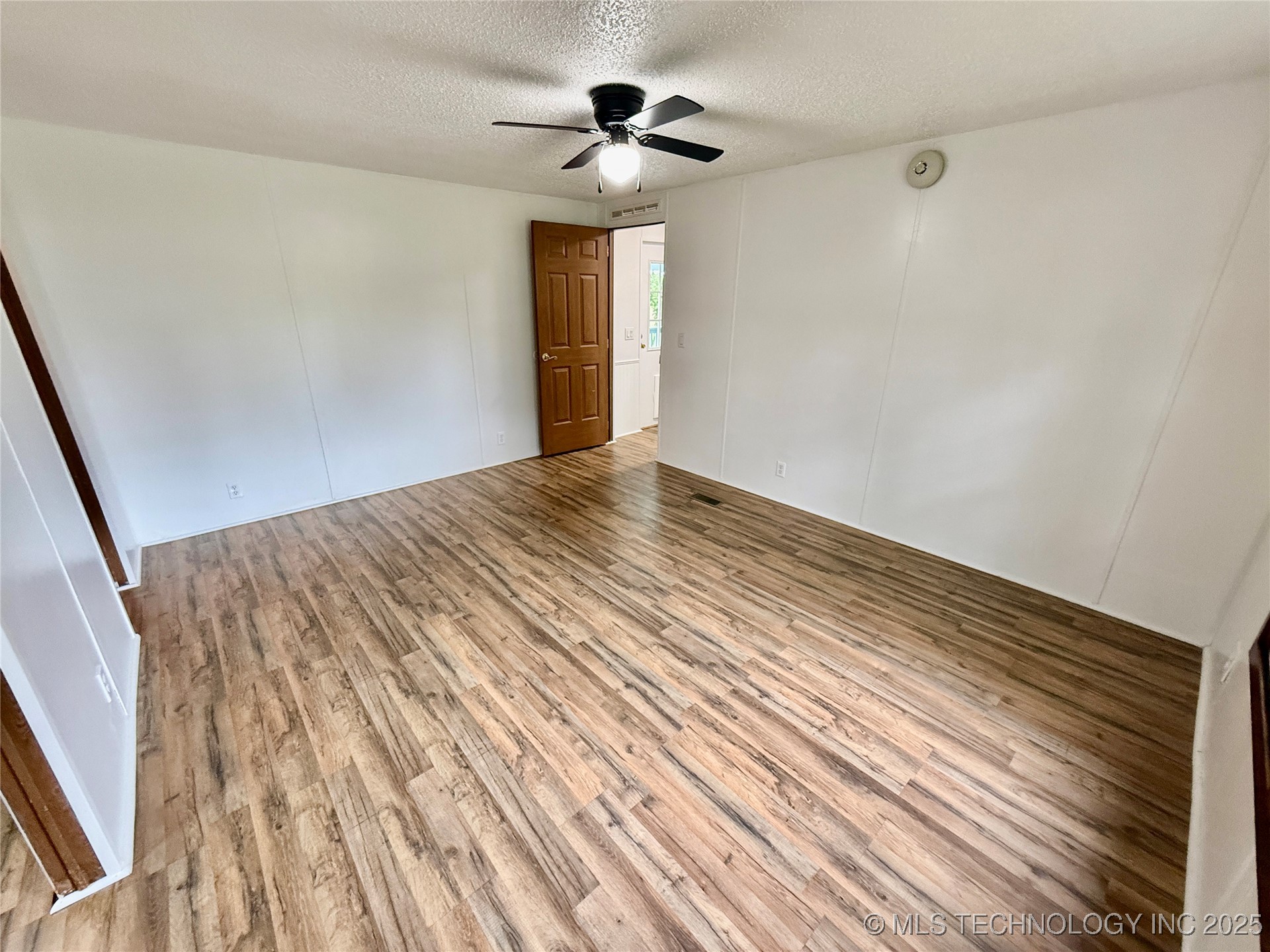 441210 Hillcrest Drive
