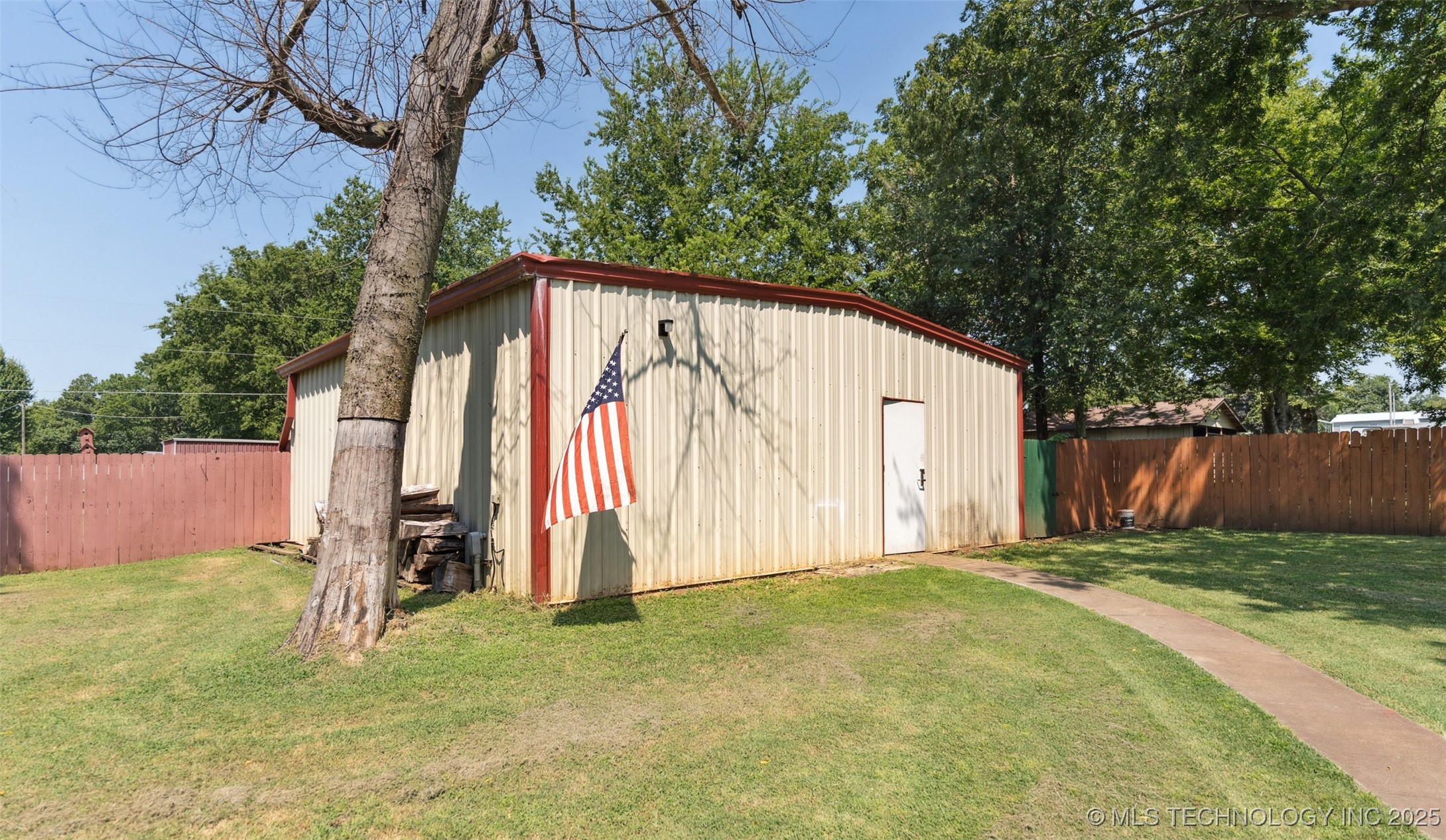 901 E 8th Street