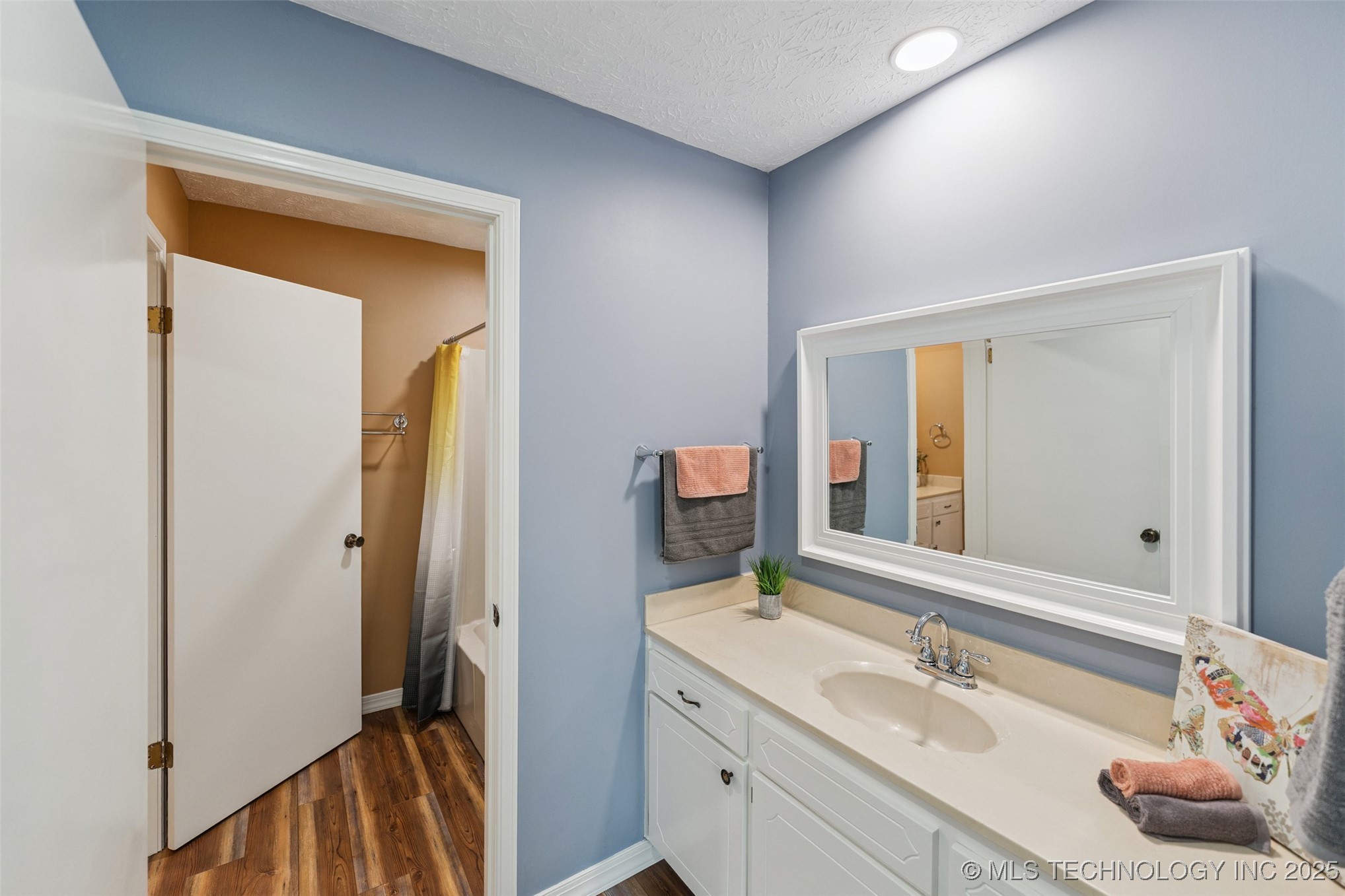 1516 Merlin Circle