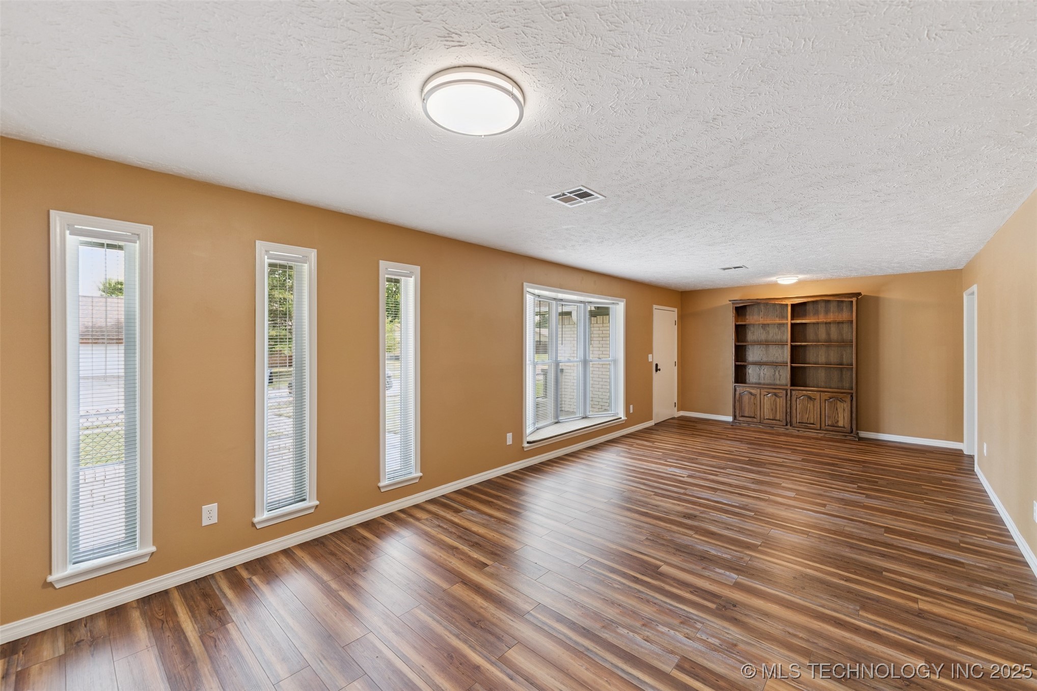 1516 Merlin Circle